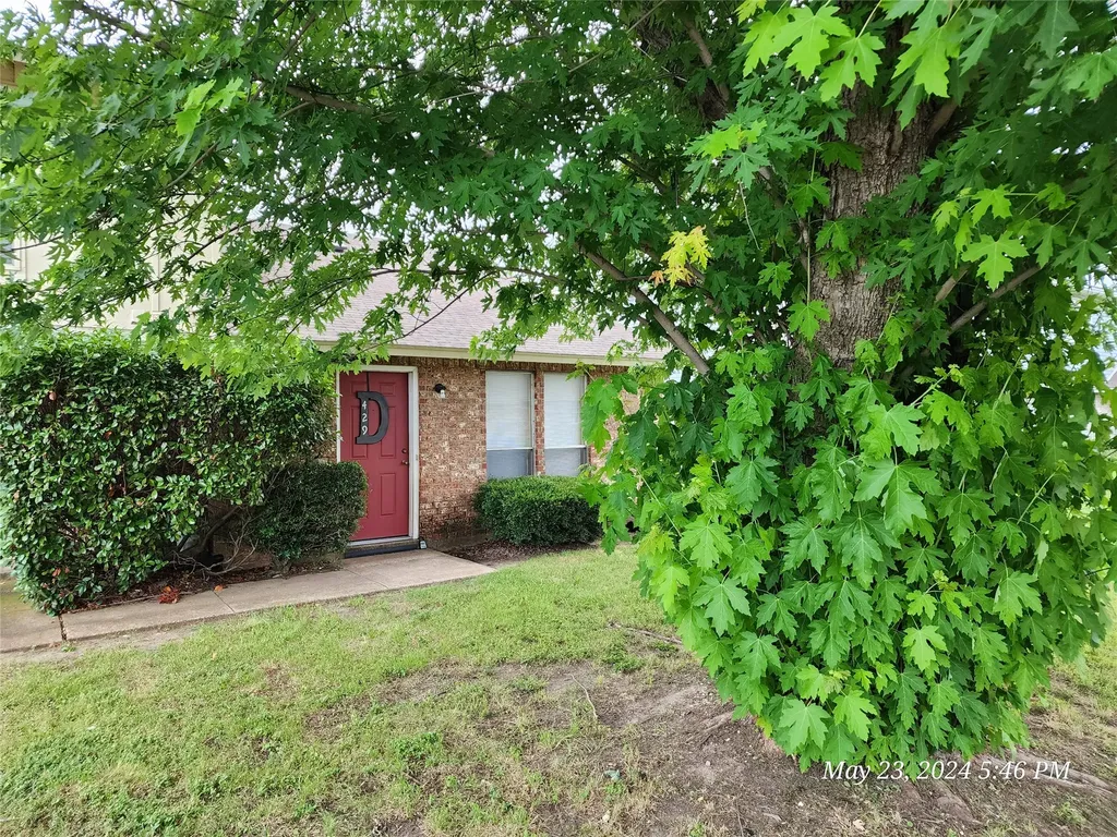 429 Thomas Street SW Burleson TX 76028