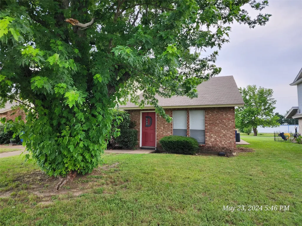 429 Thomas Street SW Burleson TX 76028