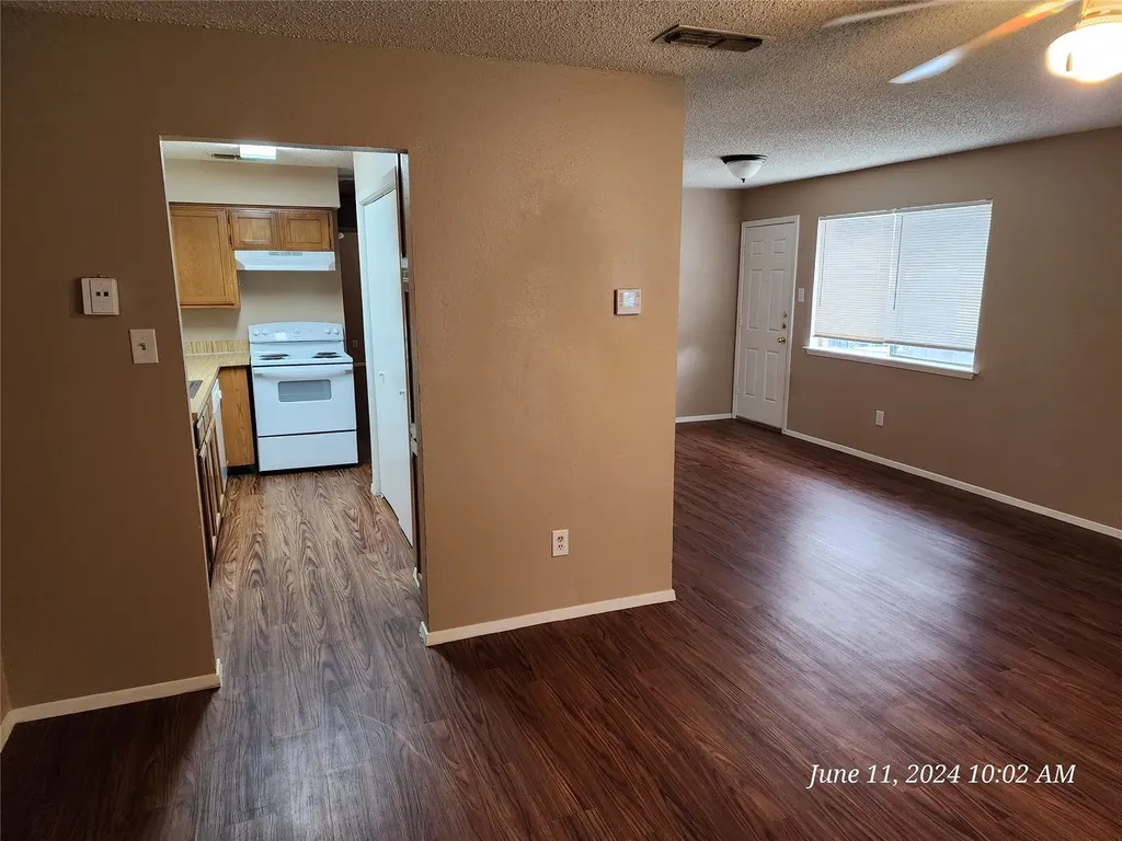 429 Thomas Street SW Burleson TX 76028