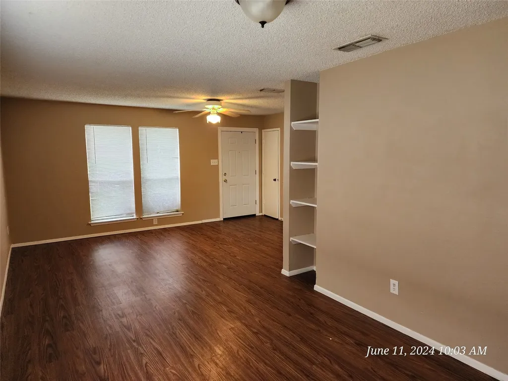 429 Thomas Street SW Burleson TX 76028