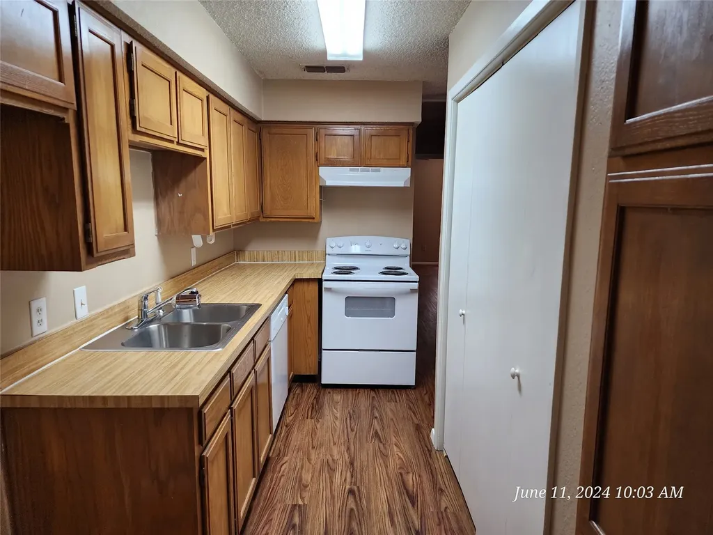 429 Thomas Street SW Burleson TX 76028