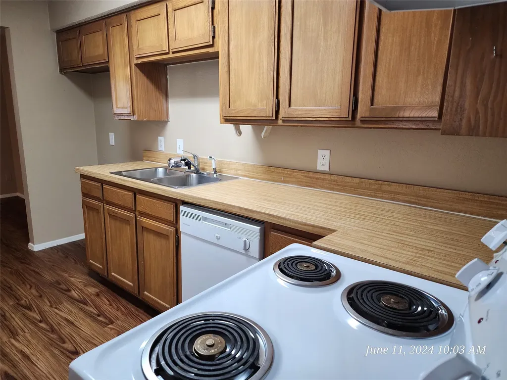 429 Thomas Street SW Burleson TX 76028