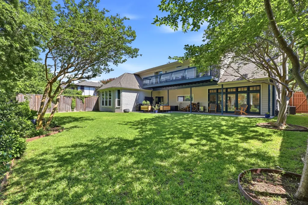 8814 Sanshire Avenue Dallas TX 75231