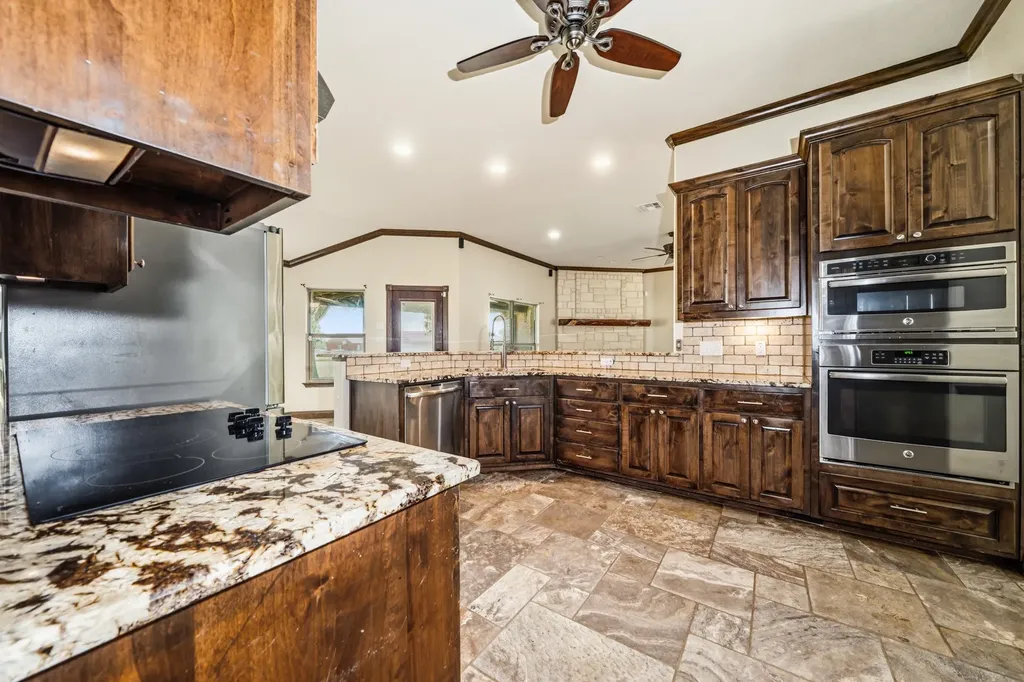 716 Retoma Park Drive Robinson TX 76706