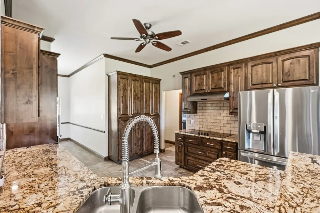 716 Retoma Park Drive Robinson TX 76706