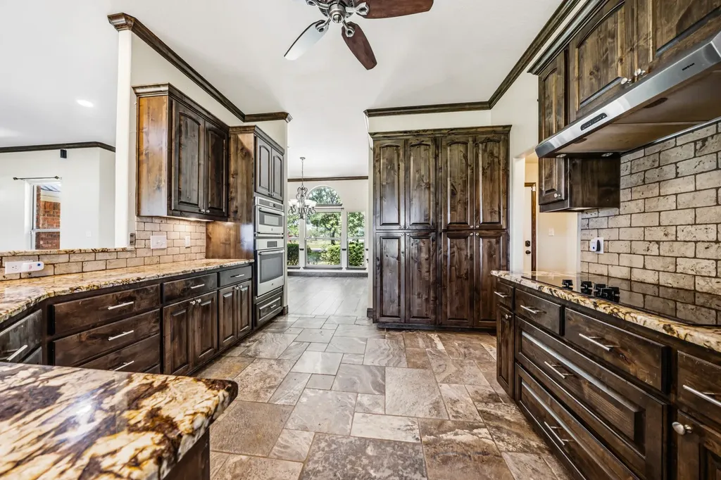 716 Retoma Park Drive Robinson TX 76706