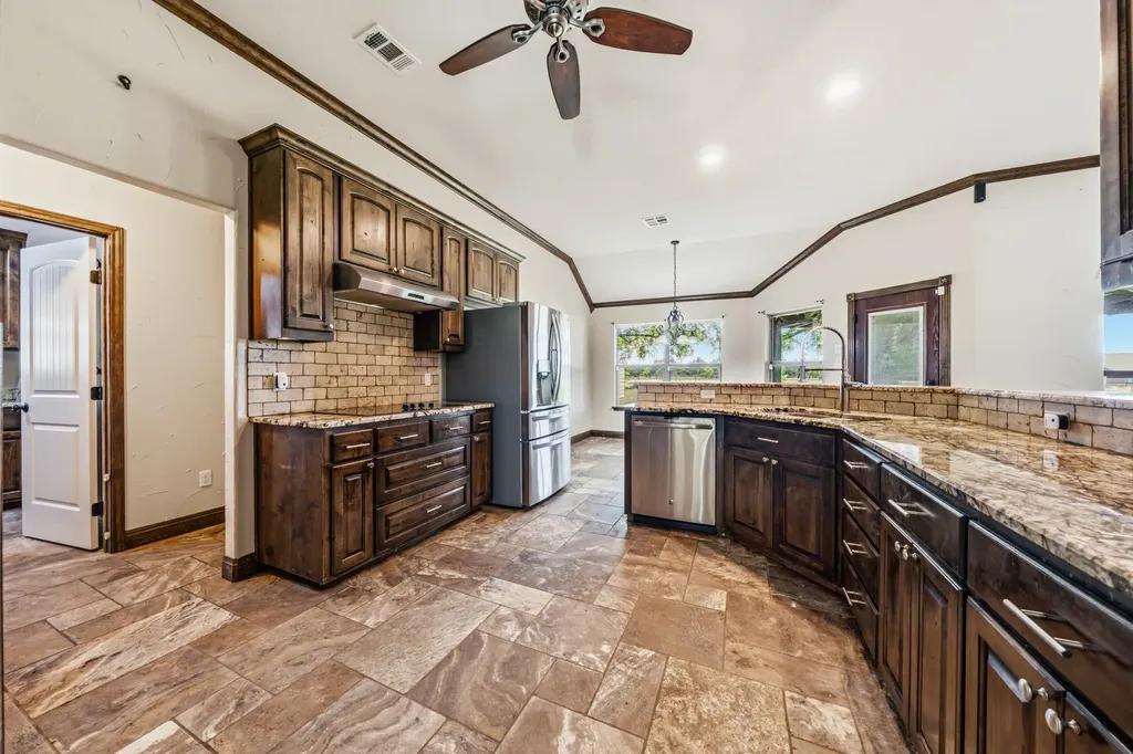 716 Retoma Park Drive Robinson TX 76706