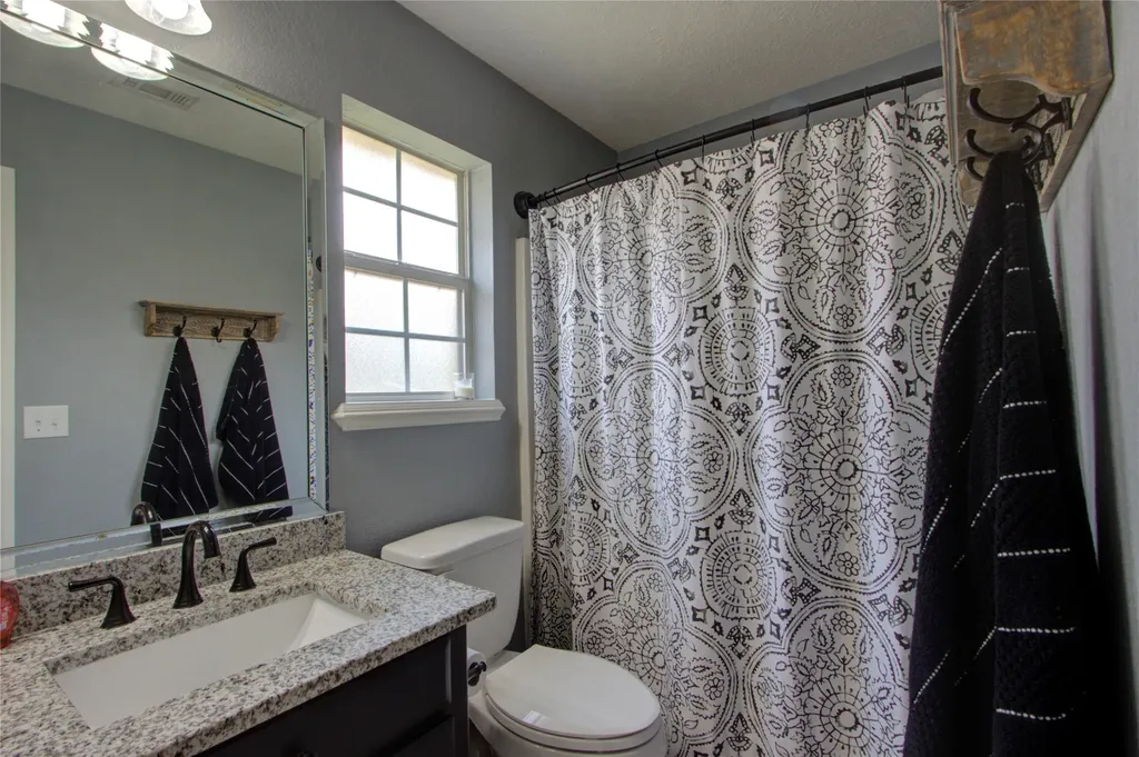 122 Corley Circle Wake Village TX 75501