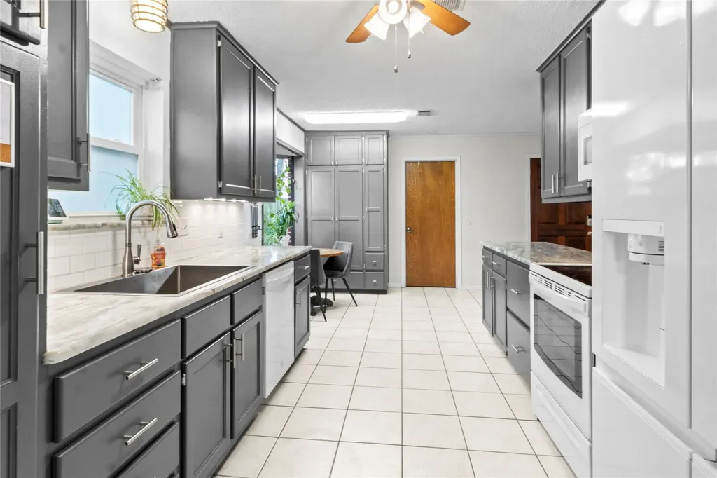 4 Circle . Drive Teague TX 75860