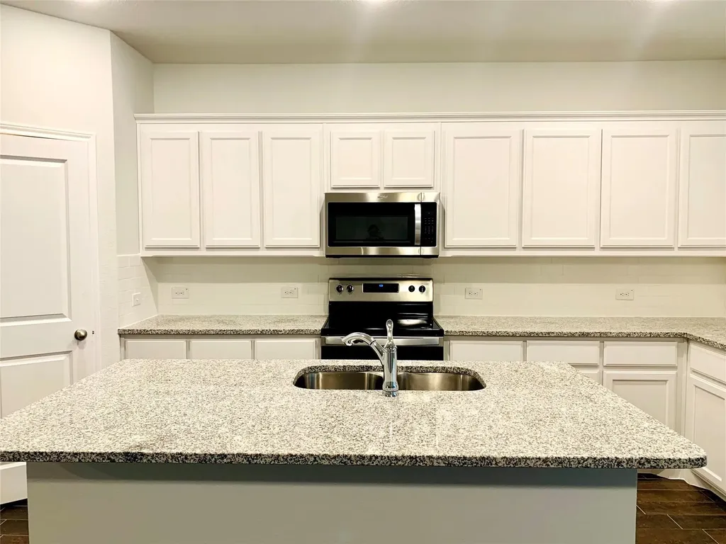 407 Milverton Drive Fort Worth TX 76036
