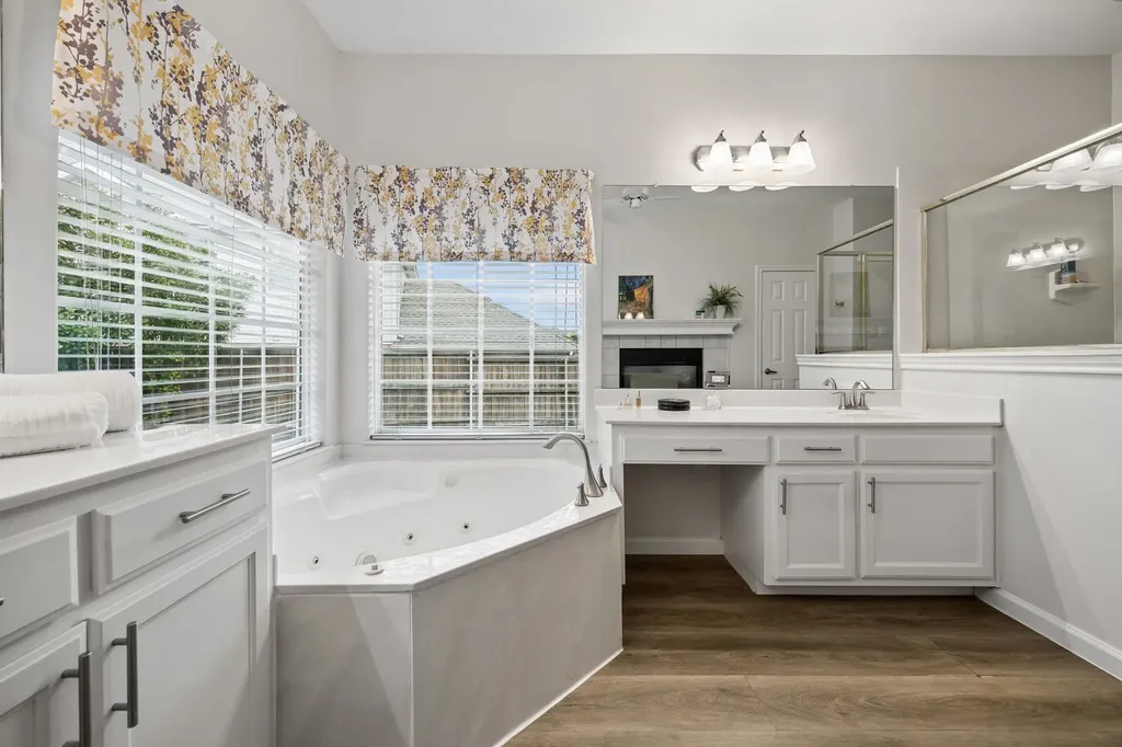 9705 Valley Lake Court Irving TX 75063