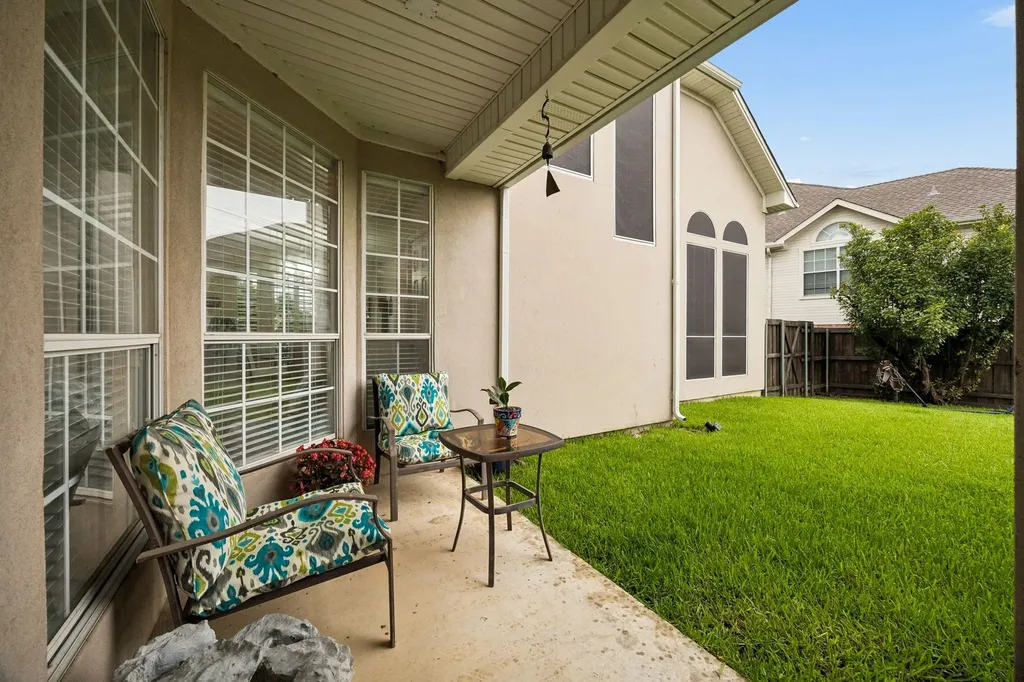 9705 Valley Lake Court Irving TX 75063