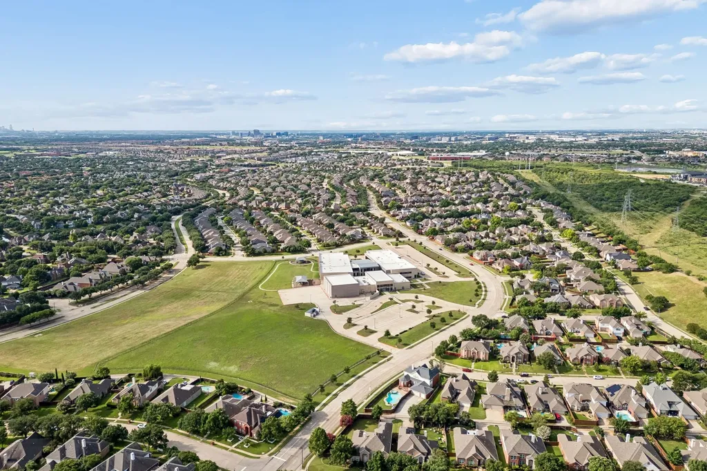 9705 Valley Lake Court Irving TX 75063
