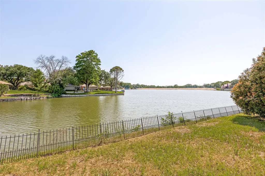 6533 Lake Side Circle North Richland Hills TX 76180