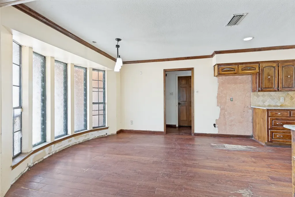 6533 Lake Side Circle North Richland Hills TX 76180