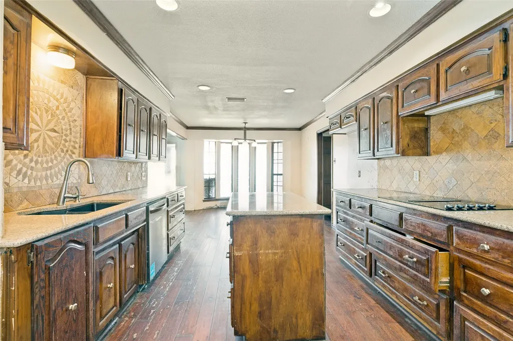 6533 Lake Side Circle North Richland Hills TX 76180