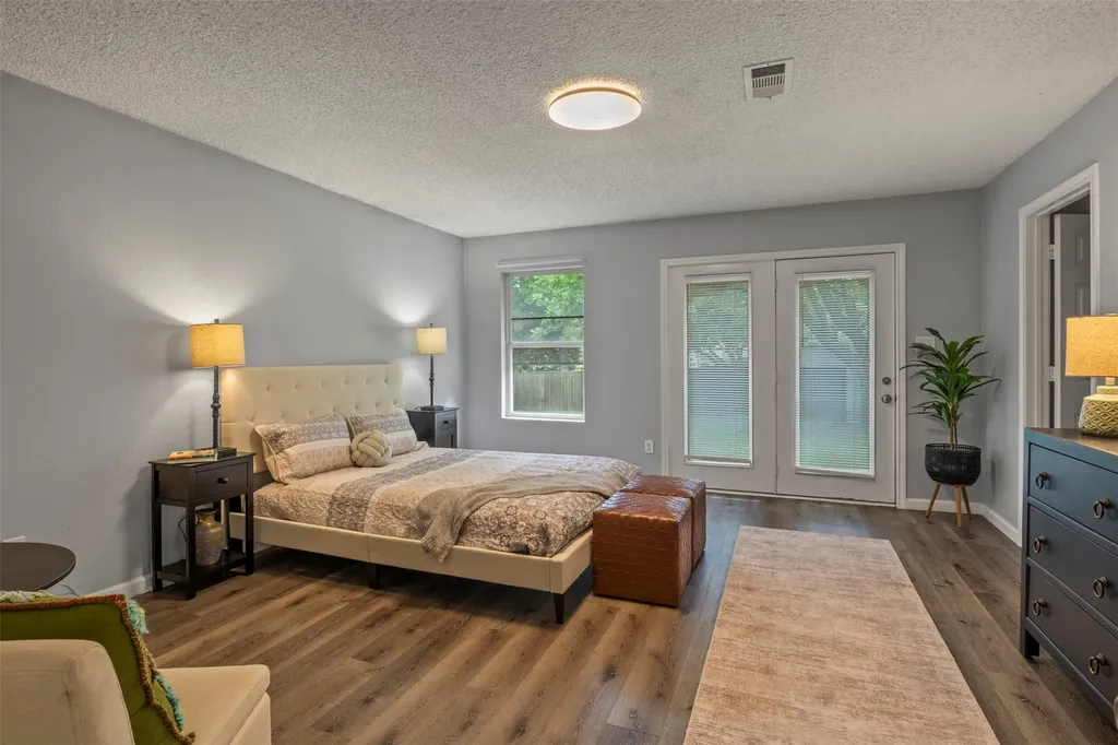 706 Henslee Drive Euless TX 76040