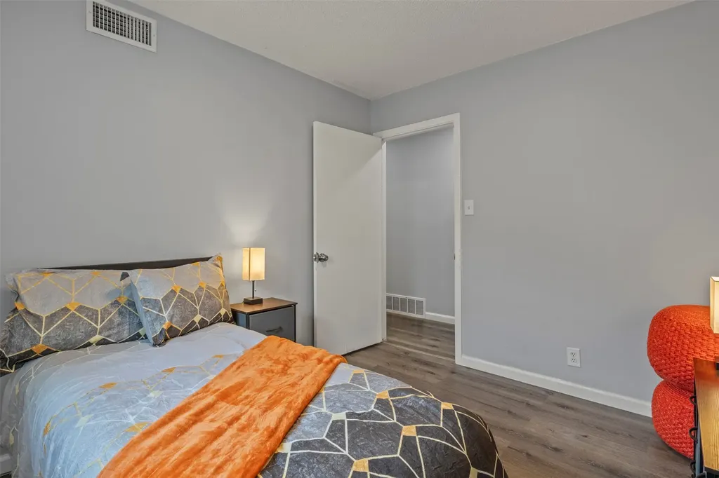 706 Henslee Drive Euless TX 76040