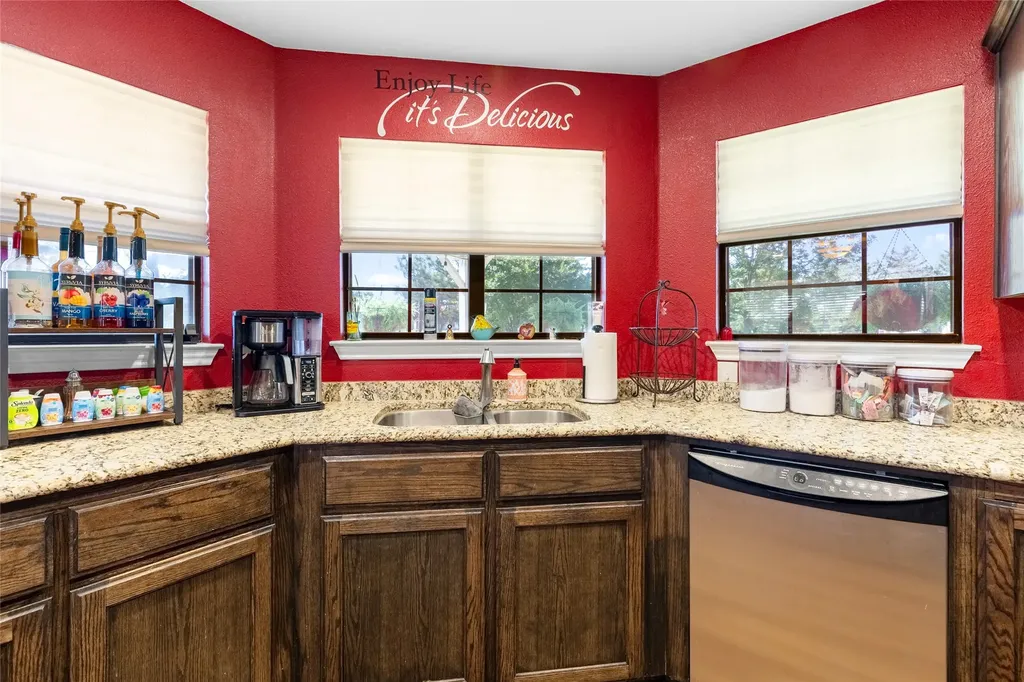 1551 County Road 3327 Greenville TX 75402