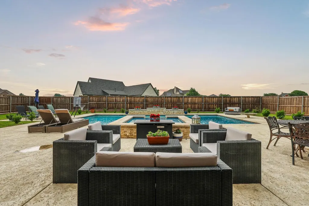 104 Beavers Bend Drive Gunter TX 75058