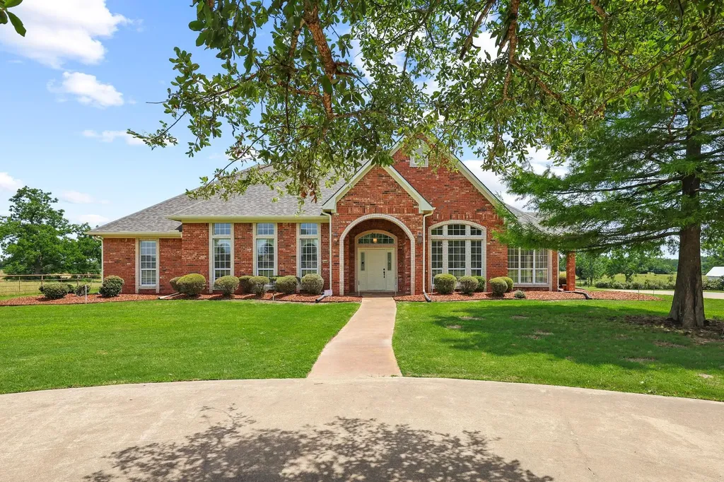 3140 Farm Road 195 Paris TX 75462