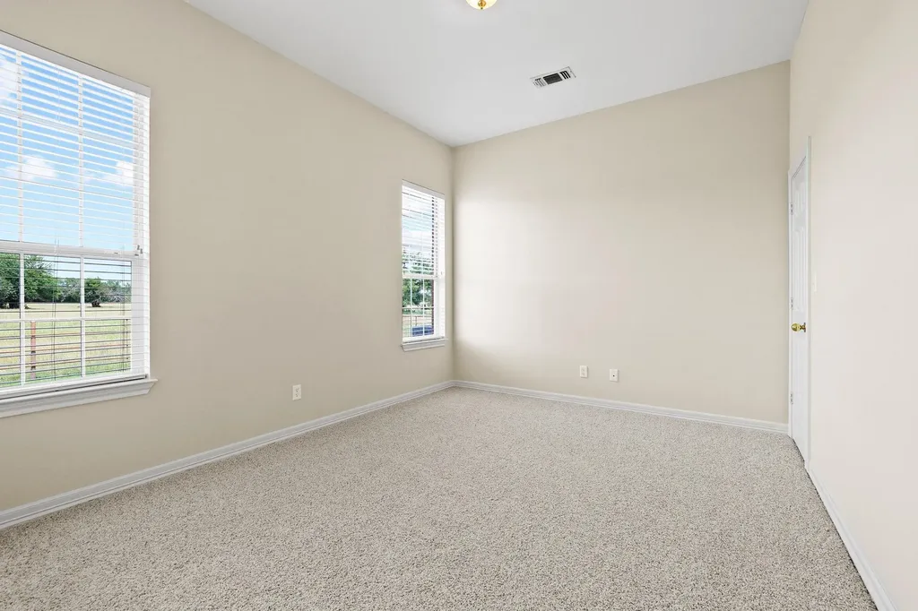 3140 Farm Road 195 Paris TX 75462