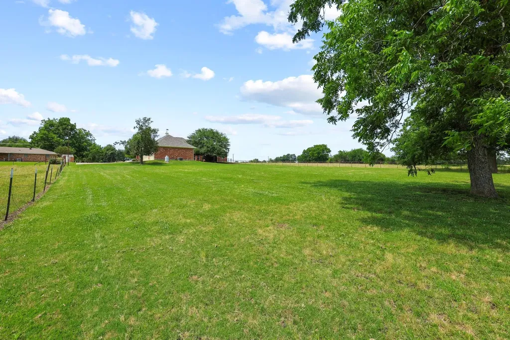 3140 Farm Road 195 Paris TX 75462
