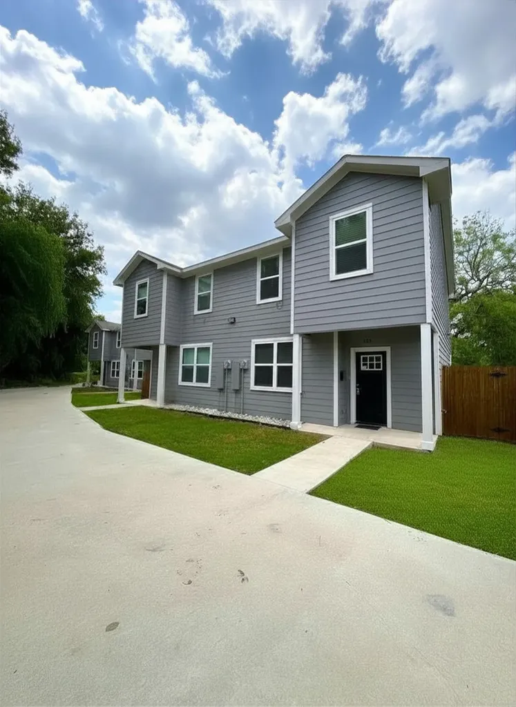 522-524 E State Highway 11 Tom Bean TX 75489