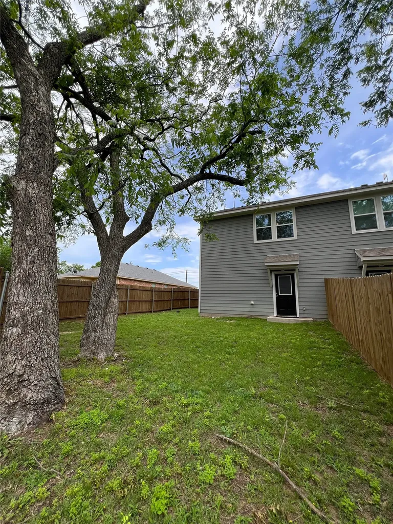 522-524 E State Highway 11 Tom Bean TX 75489