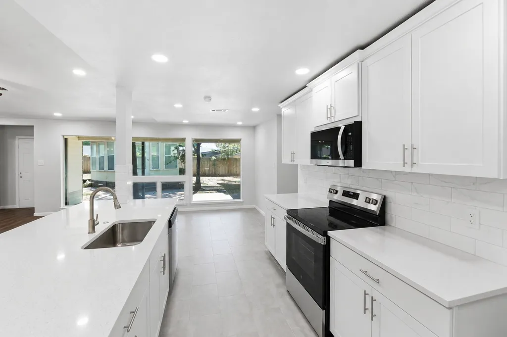 1917 Toplea Drive Euless TX 76040