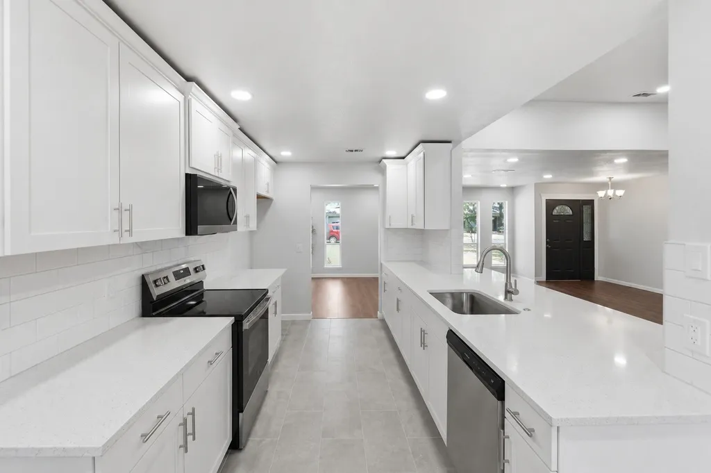 1917 Toplea Drive Euless TX 76040