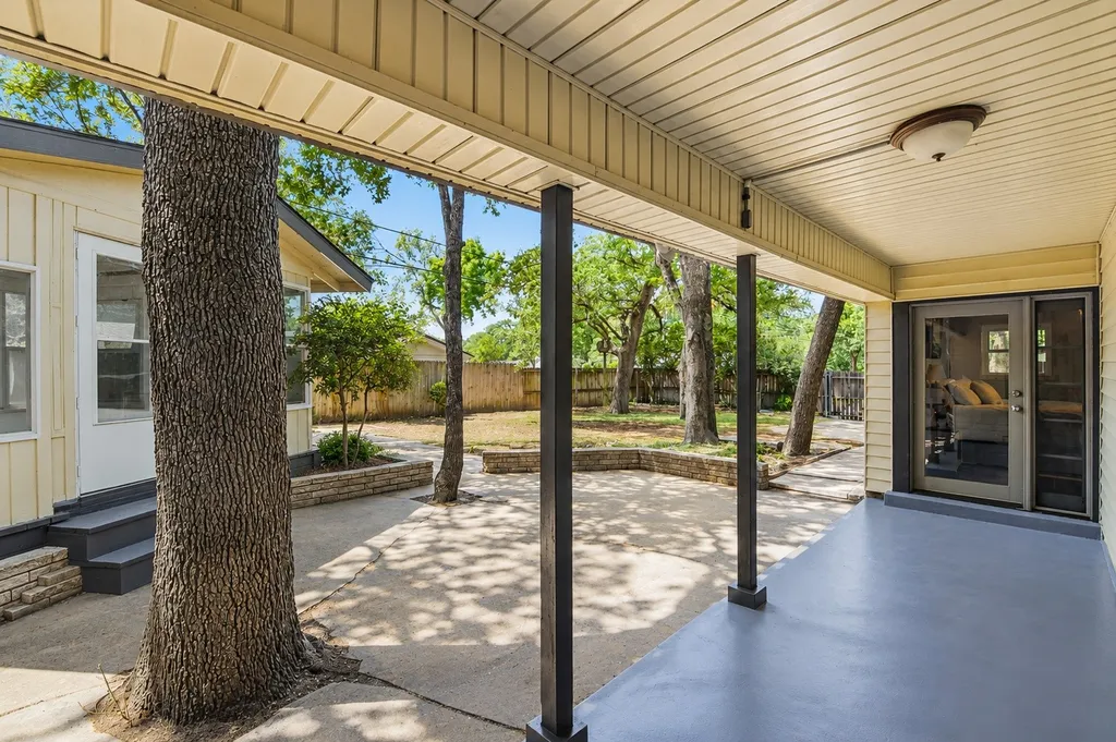 1917 Toplea Drive Euless TX 76040