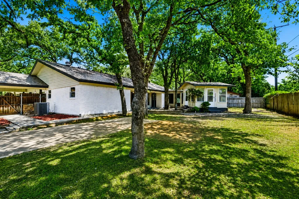 1917 Toplea Drive Euless TX 76040