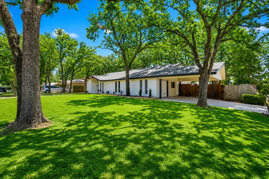 1917 Toplea Drive Euless TX 76040