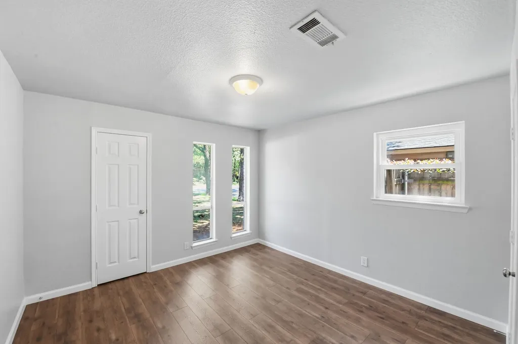 1917 Toplea Drive Euless TX 76040