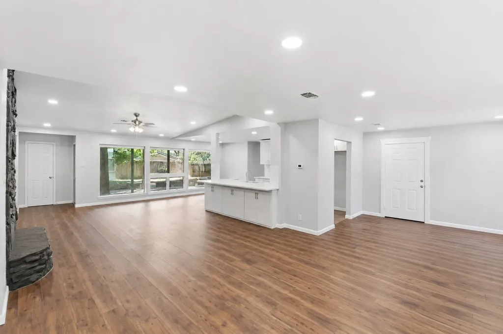 1917 Toplea Drive Euless TX 76040