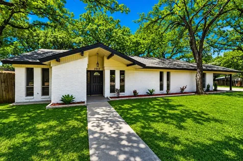 1917 Toplea Drive Euless TX 76040