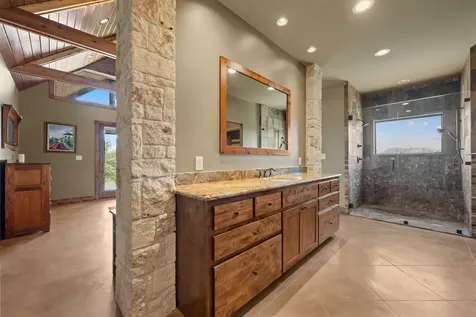520 Holder Lane Dripping Springs TX 78620