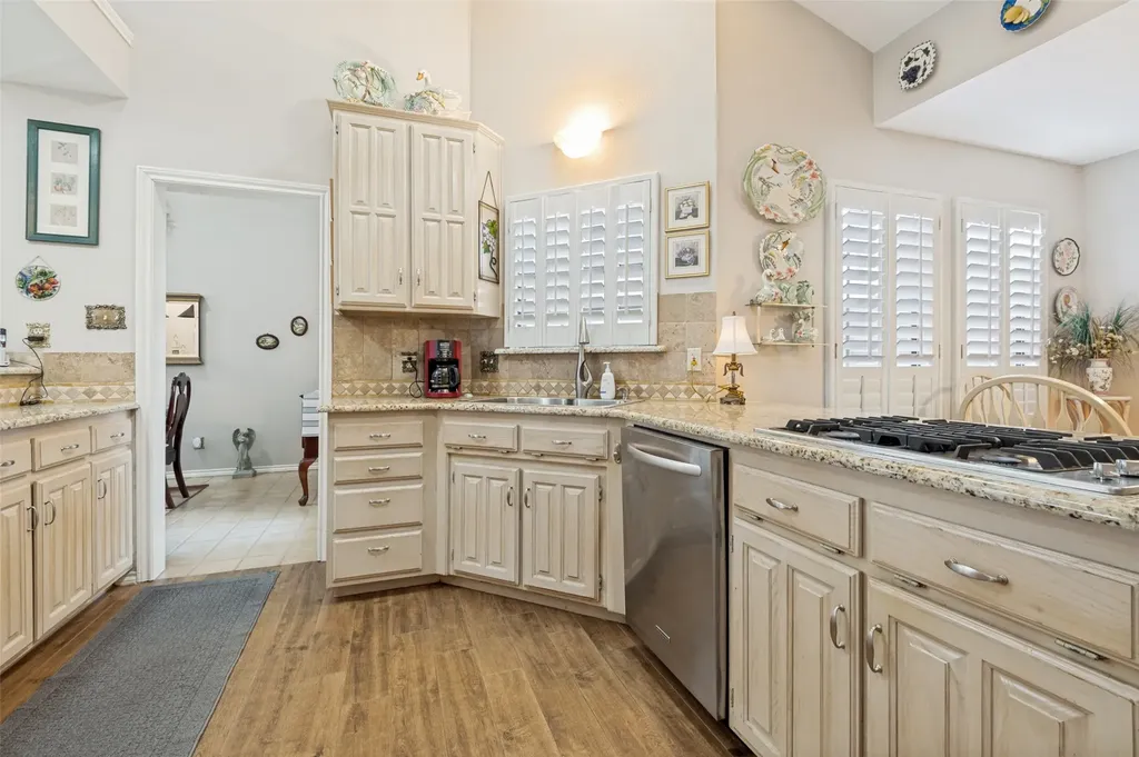 1212 Boardwalk Street Arlington TX 76011