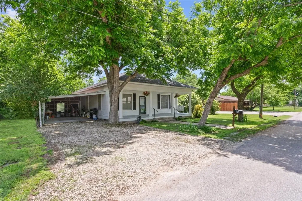 102 S Hogan Street Holland TX 76534