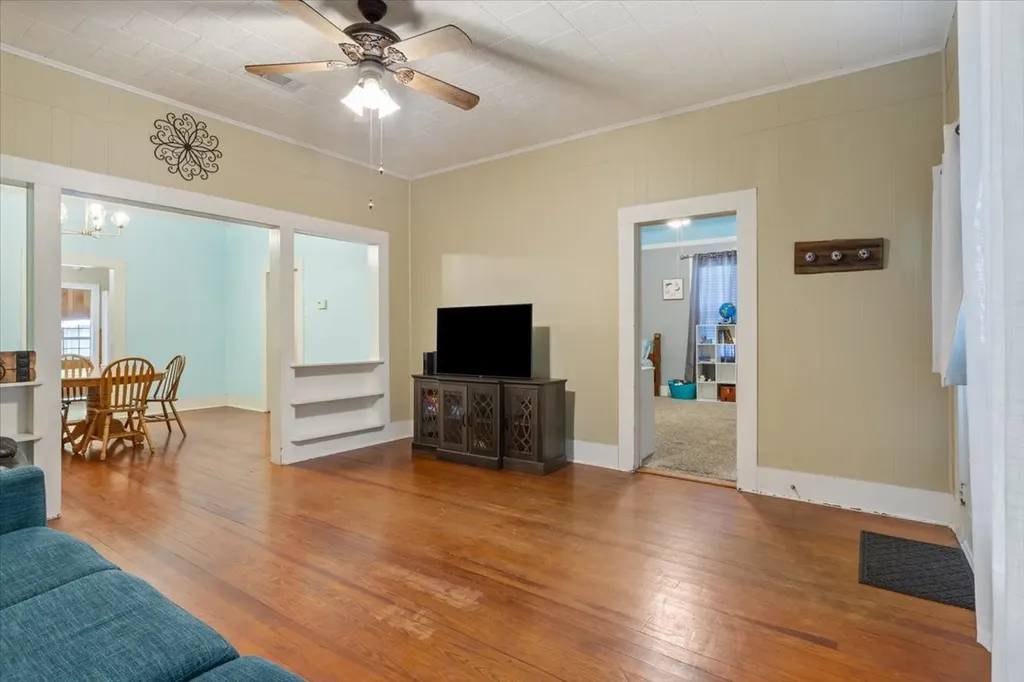 102 S Hogan Street Holland TX 76534
