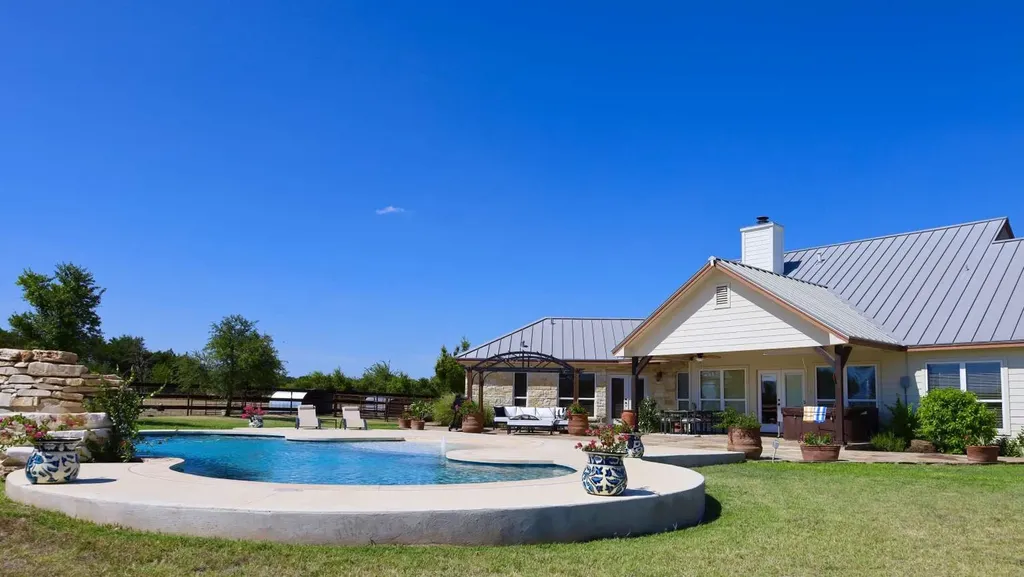 1125 County Road 230 Florence TX 76527