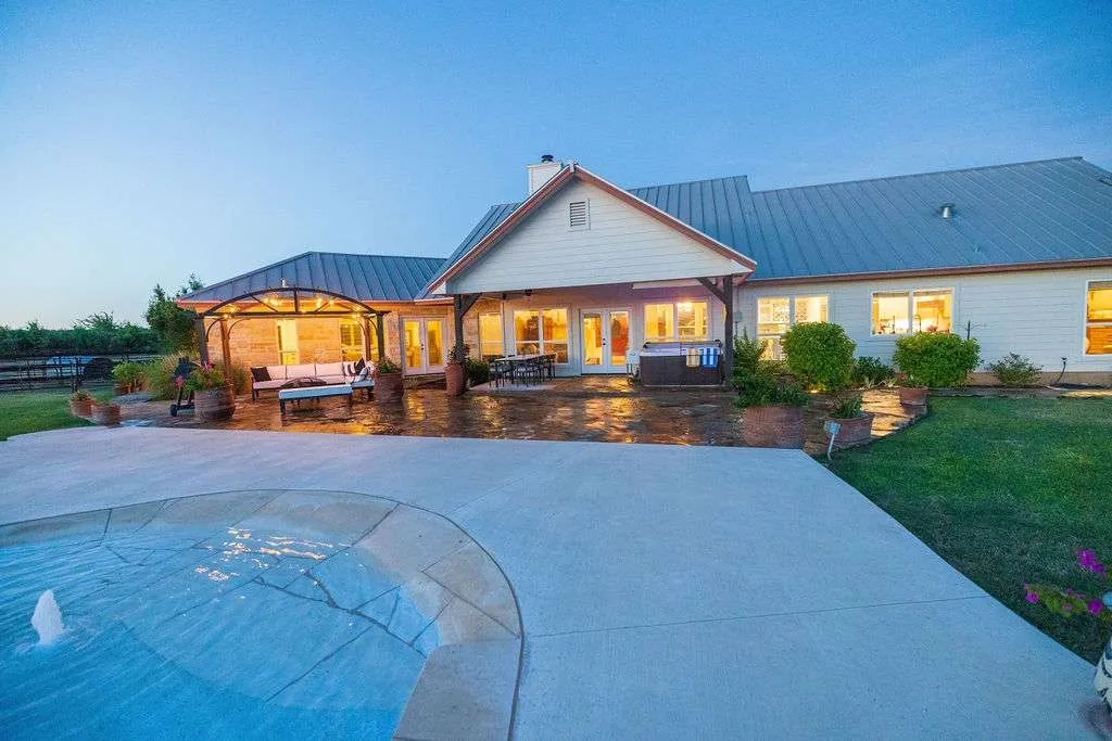 1125 County Road 230 Florence TX 76527