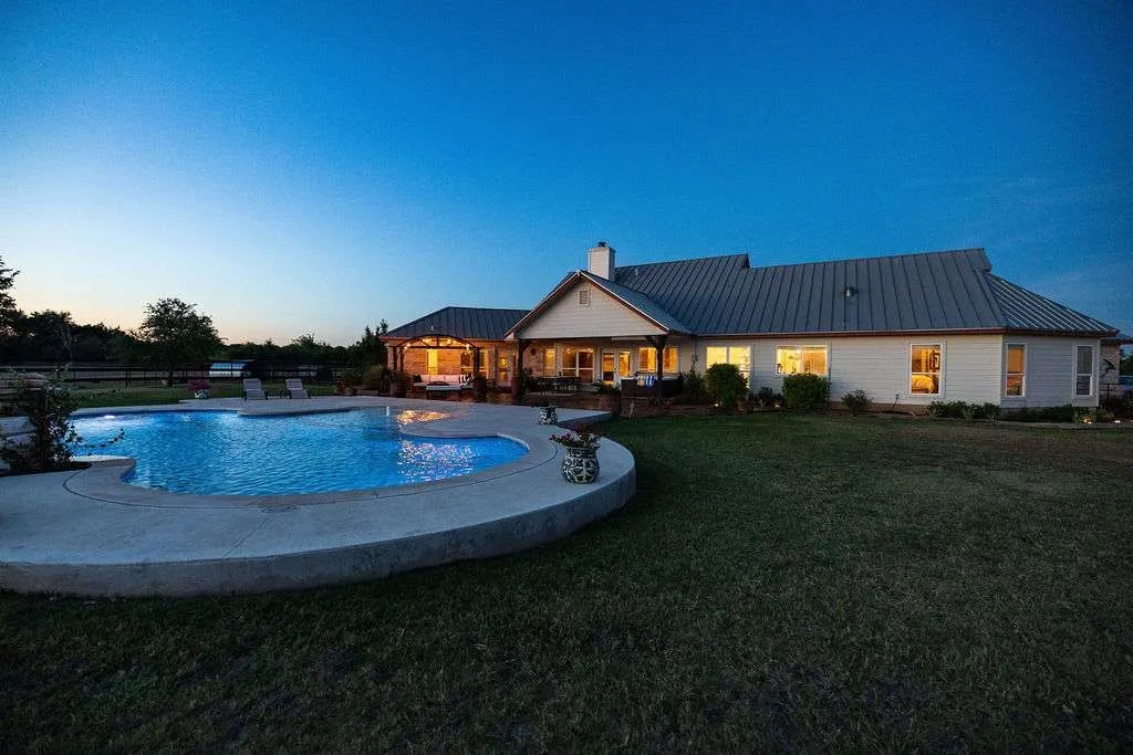 1125 County Road 230 Florence TX 76527