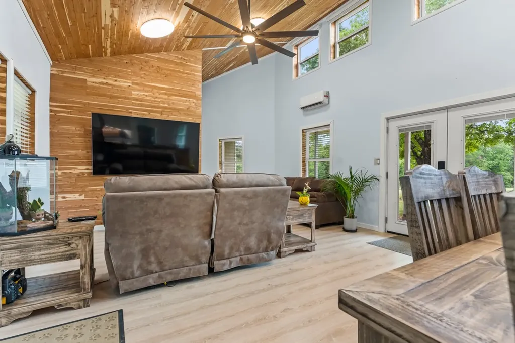 1129 Holly Road Gilmer TX 75644