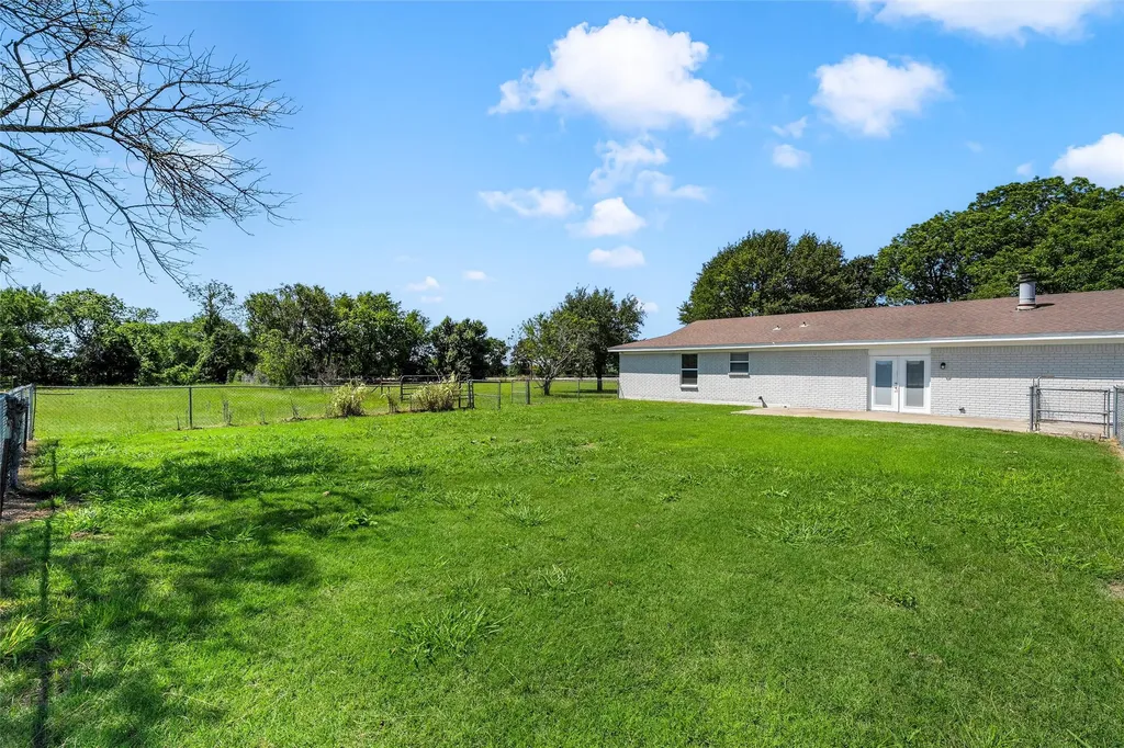 154 Longhorn Parkway Axtell TX 76624