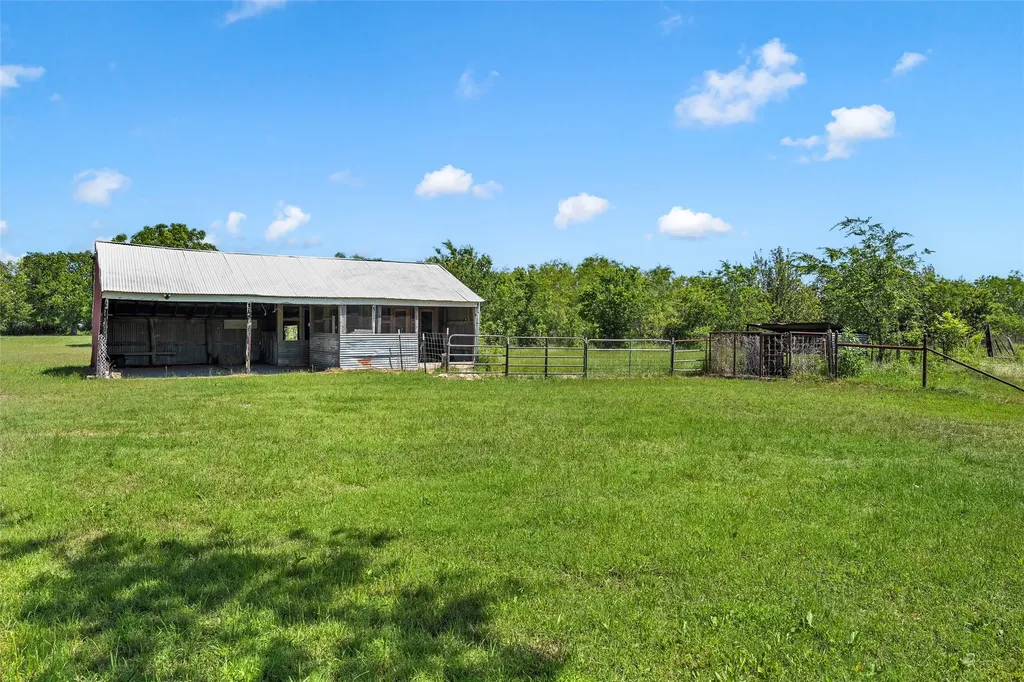 154 Longhorn Parkway Axtell TX 76624