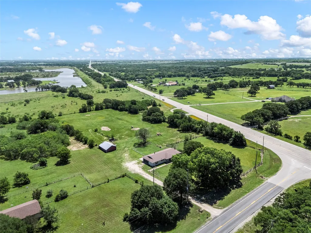 154 Longhorn Parkway Axtell TX 76624