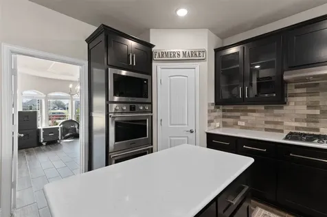 800 Beckington Drive Shady Shores TX 76208