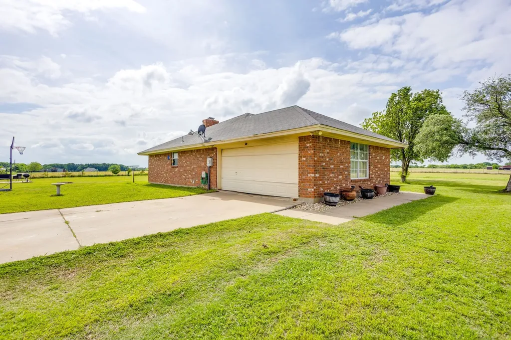 2516 County Road 415 Coyote Flats TX 76031
